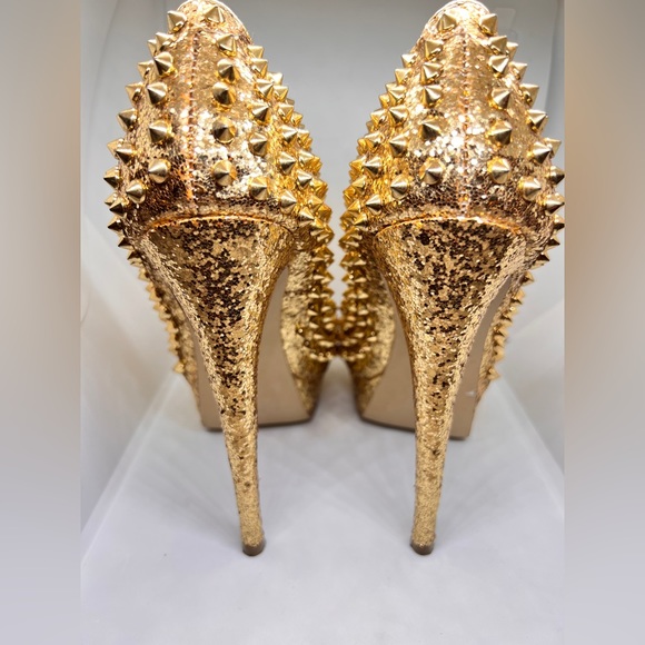 Steve Madden Gold Spiked Platform 6” Heels - Picture 3 of 4